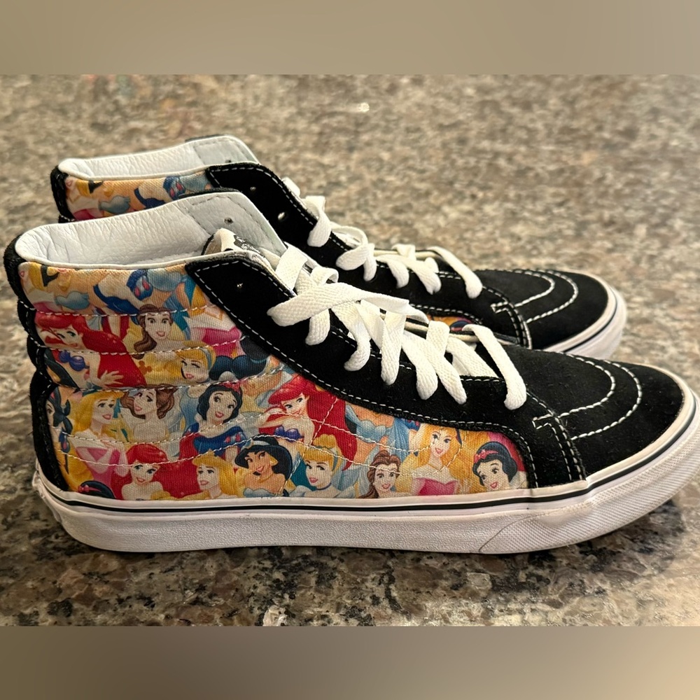 Vans x Disney Sk8-Hi Multi Princess sneakers. Limited Edition. 9.5